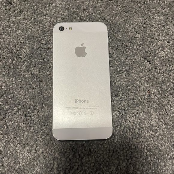 White iPhone 5 New - Picture 3 of 4